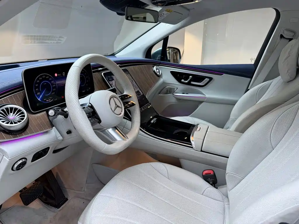 Mercedes-Benz EQE SUV — миниатюра 11