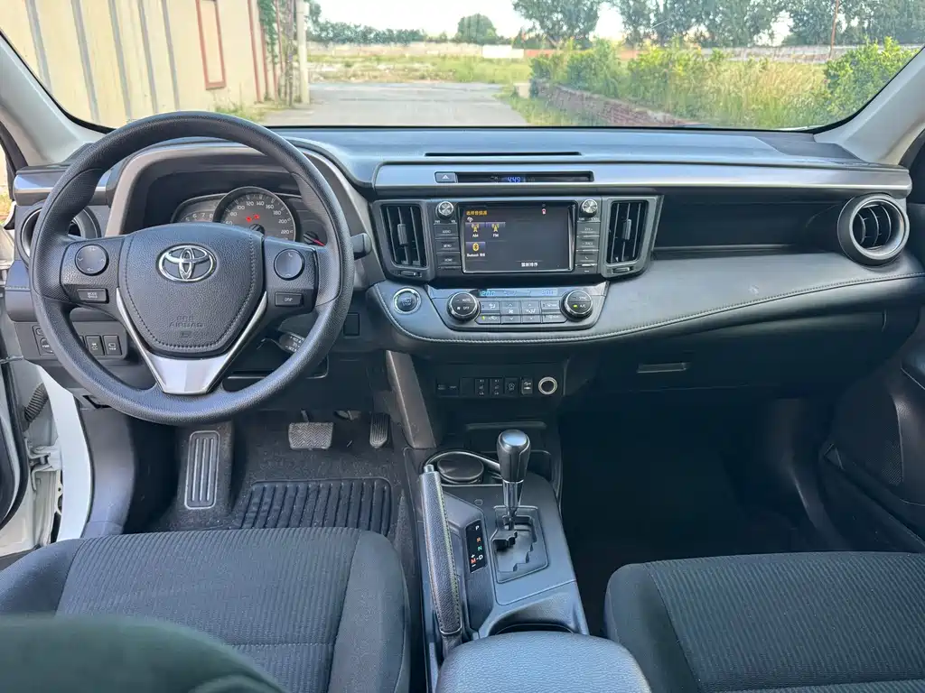 Toyota RAV4 — миниатюра 7