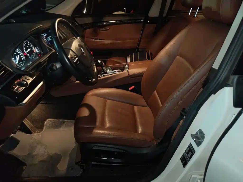 BMW 5 Series GT — миниатюра 11