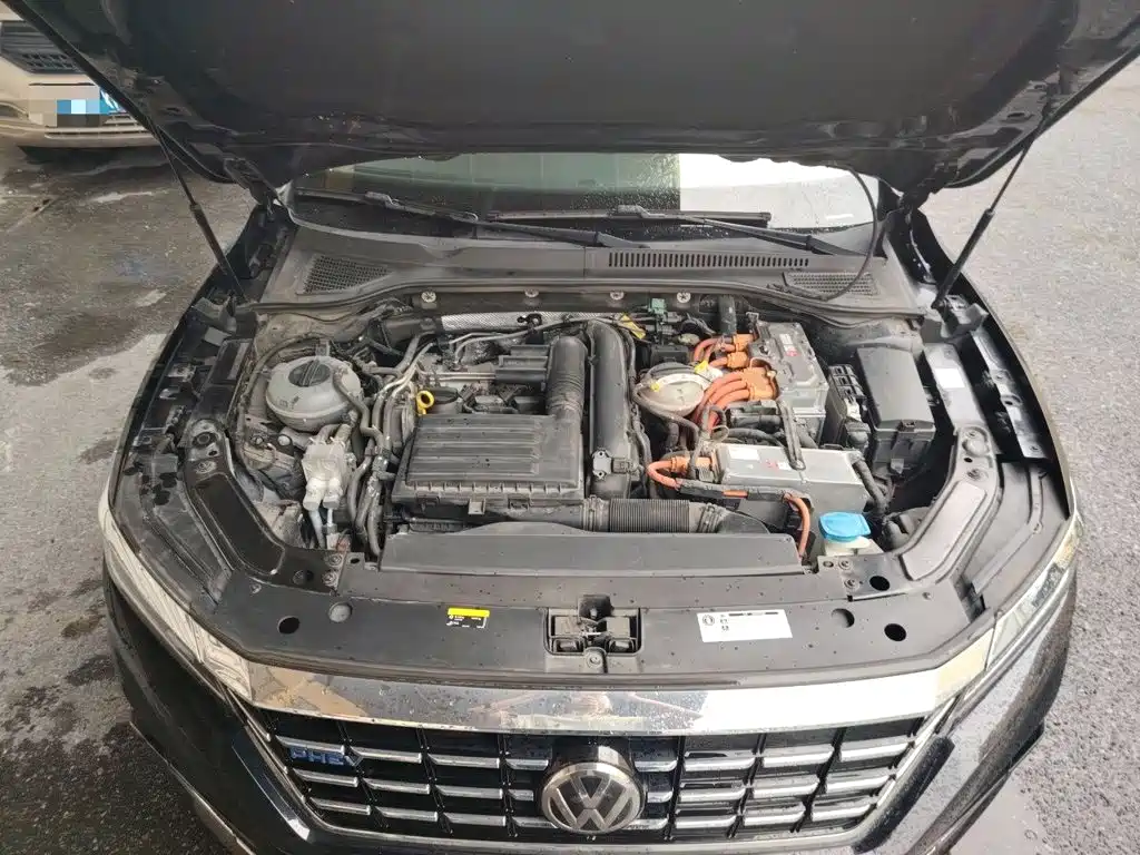 Volkswagen Passat PHEV — миниатюра 11