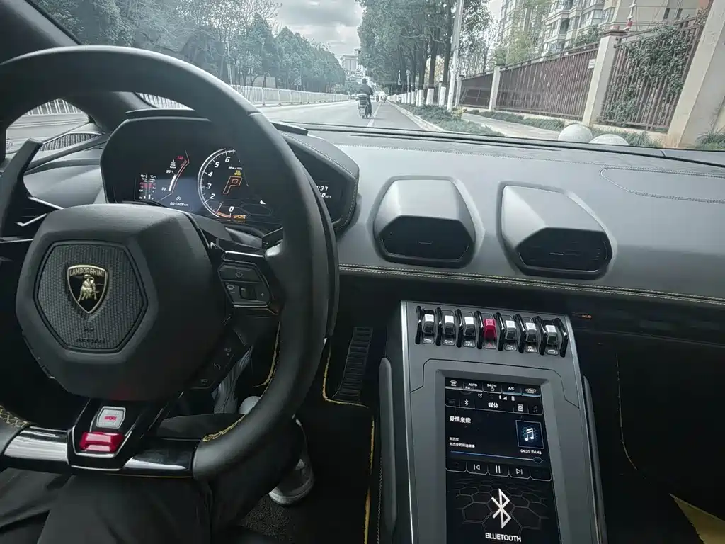LAMBORGHINI HURACÁN