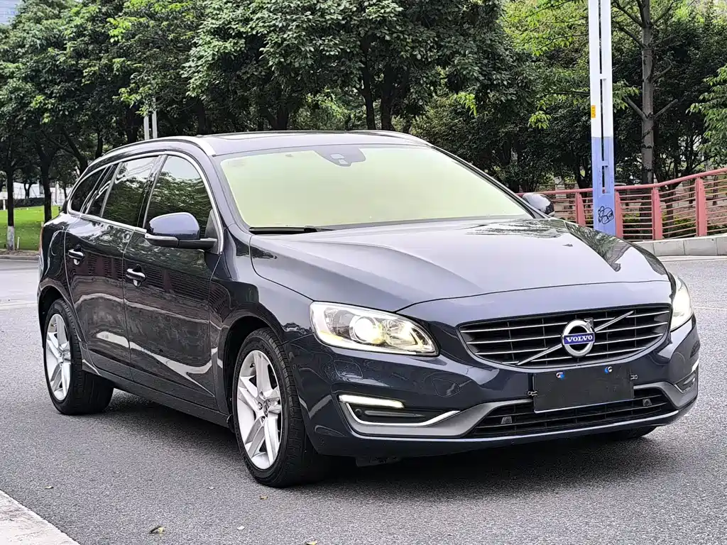 Volvo V60 Facelift T5 Smart Elegant Edition, фото 3