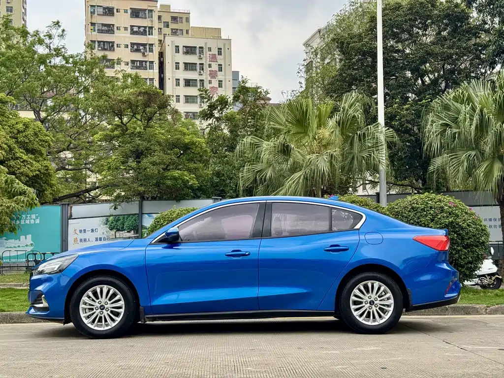 Ford Focus — миниатюра 4