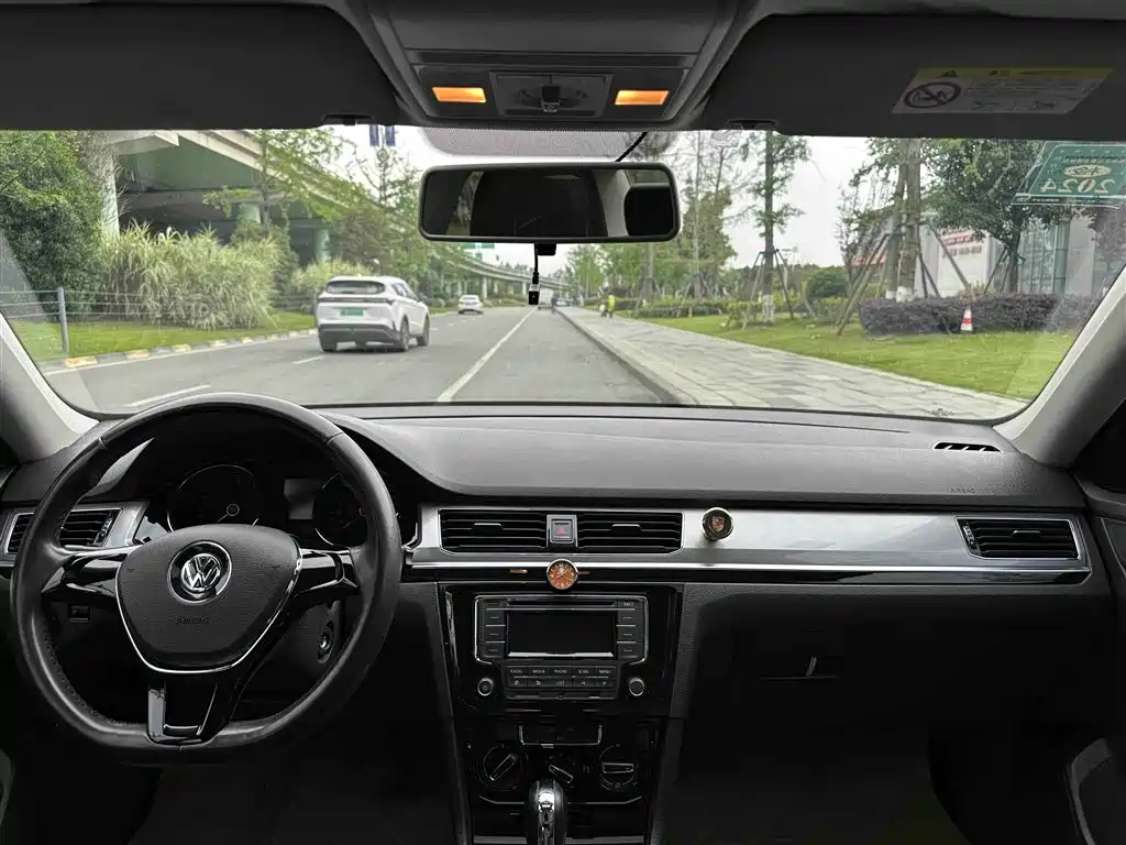 Volkswagen Bora 2016 1.6L AT Comfort
