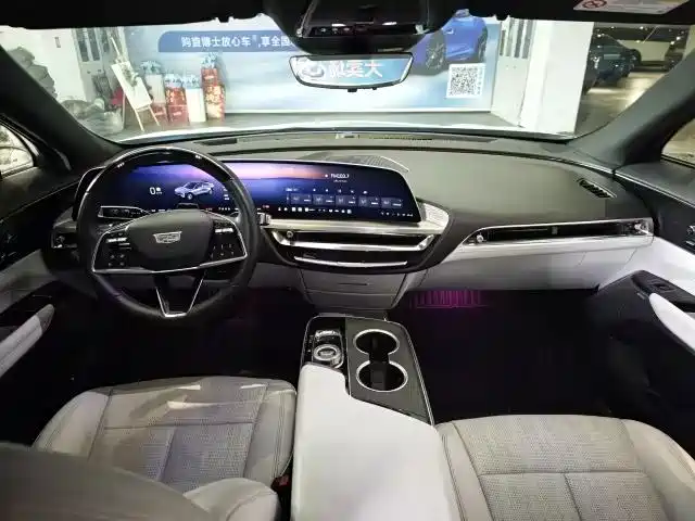 Cadillac IQ 2022 Luxury