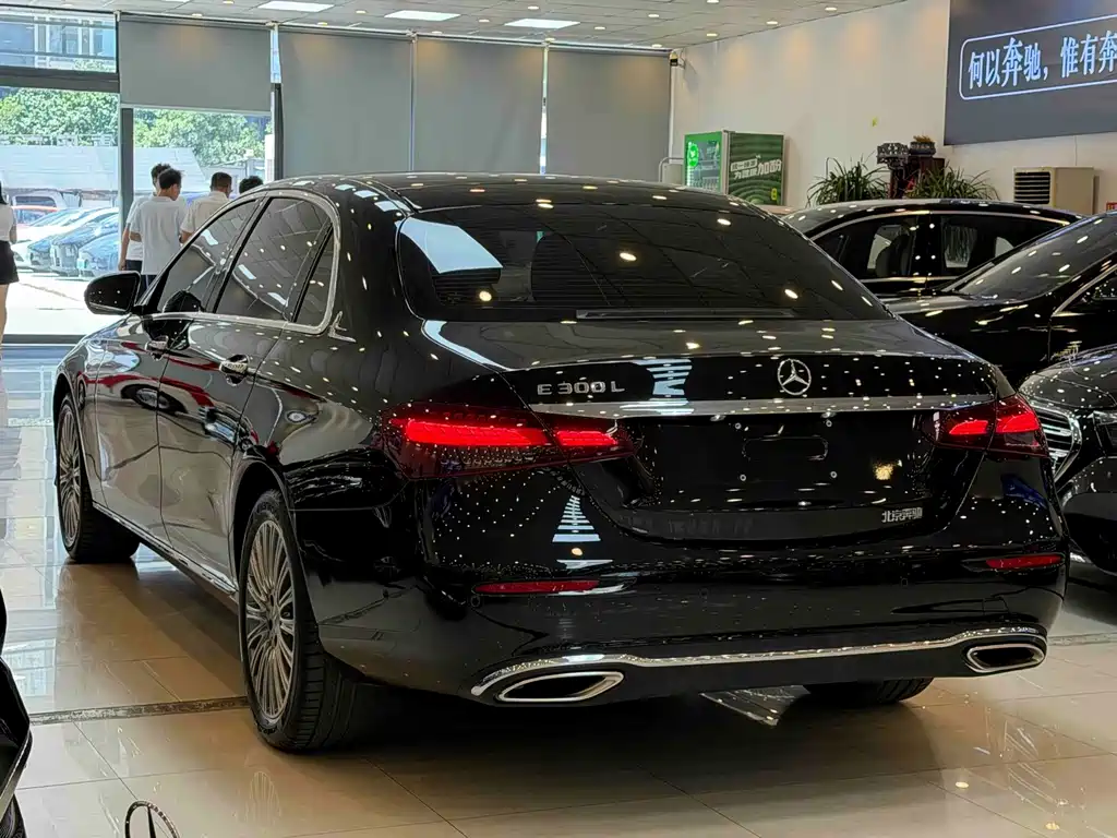 Mercedes-Benz E-Class — миниатюра 16