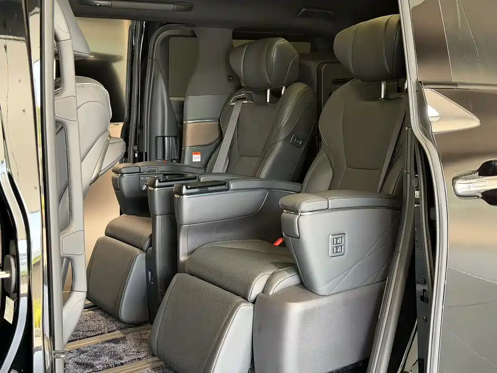 Toyota Vellfire — миниатюра 9
