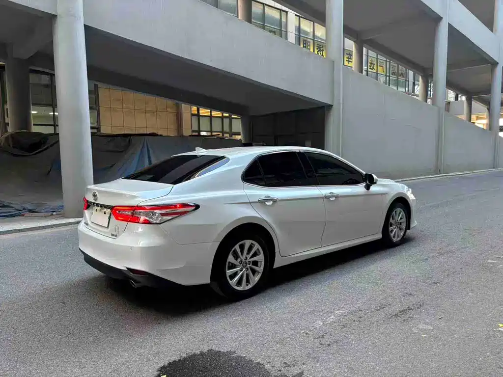 TOYOTA CAMRY