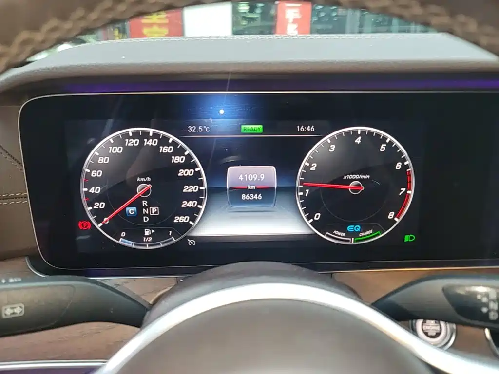 Mercedes-Benz E-Class — миниатюра 12