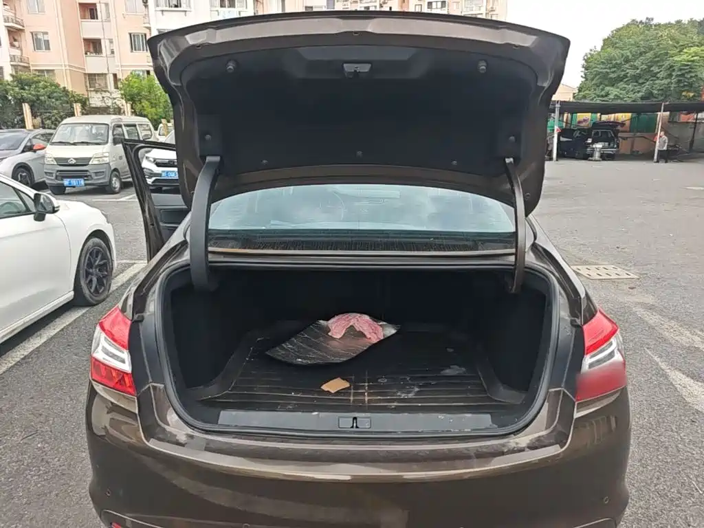 Peugeot 408 — миниатюра 19