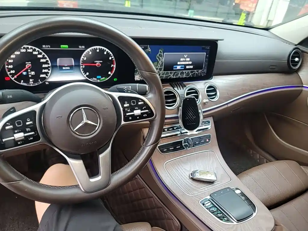 Mercedes-Benz E-Class — миниатюра 10