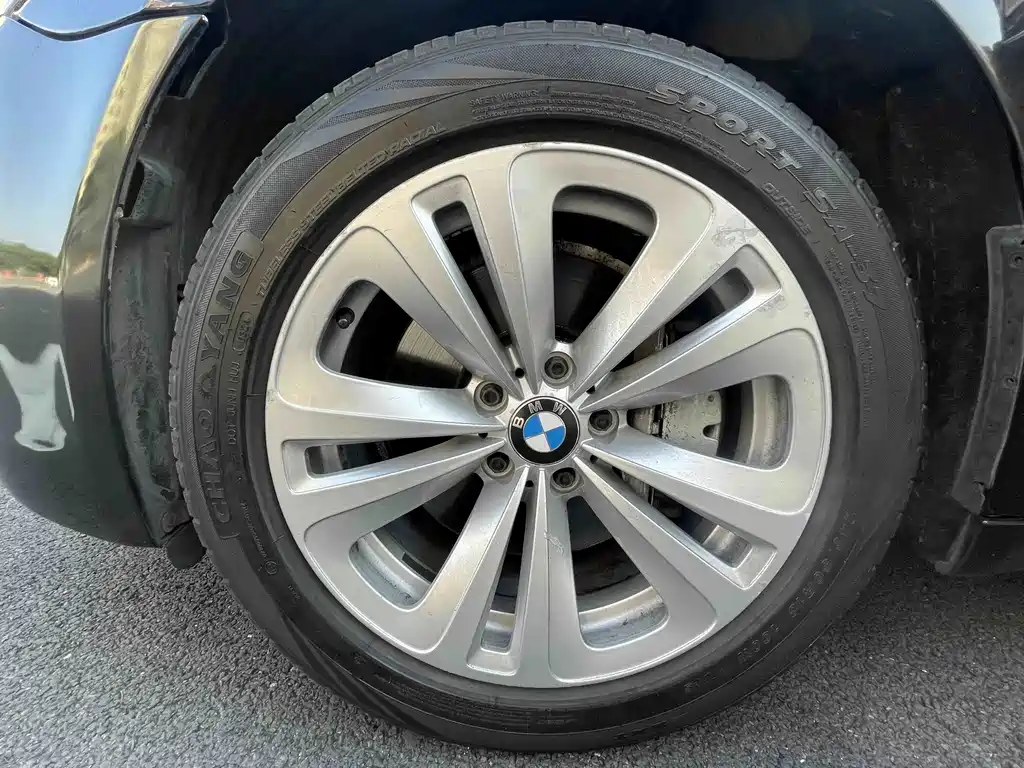 BMW 7 Series — миниатюра 19