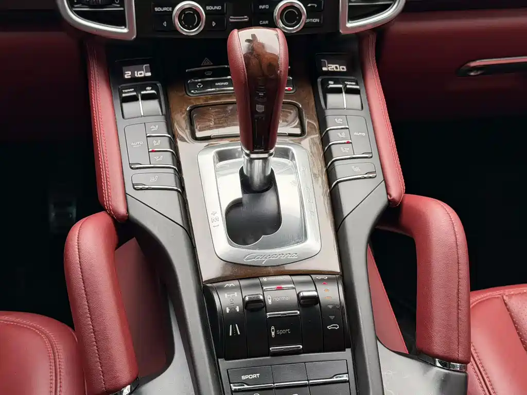 Porsche Cayenne — миниатюра 8