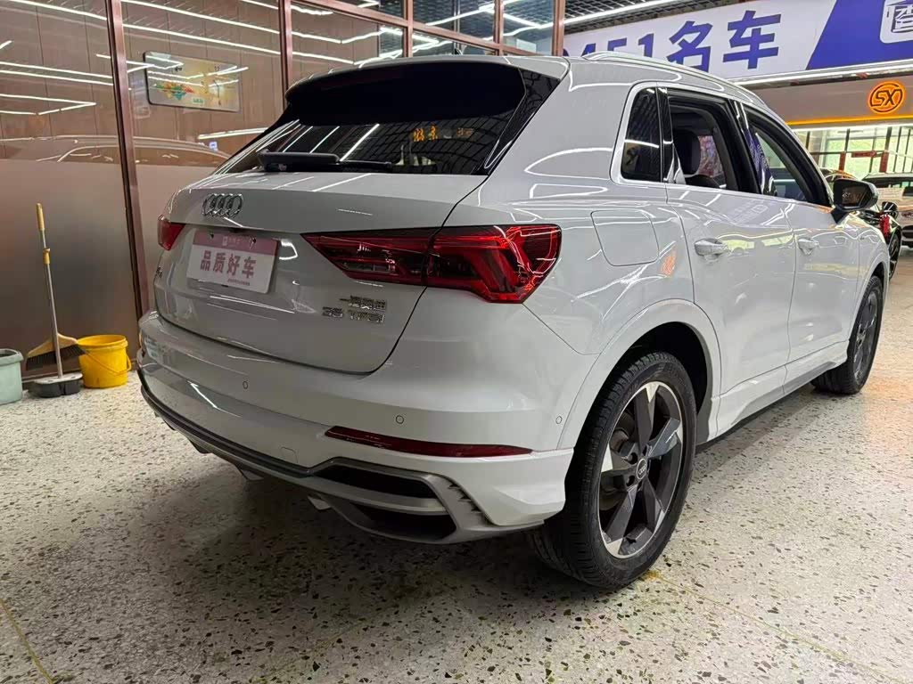 Audi Q3 1.4 л 2022 г. Белый, пробег 48000 км