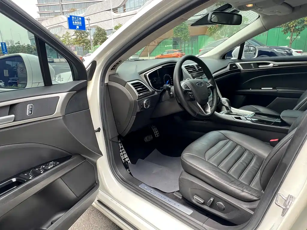 Ford Mondeo 2013 2.0L GTDi200 Fashion