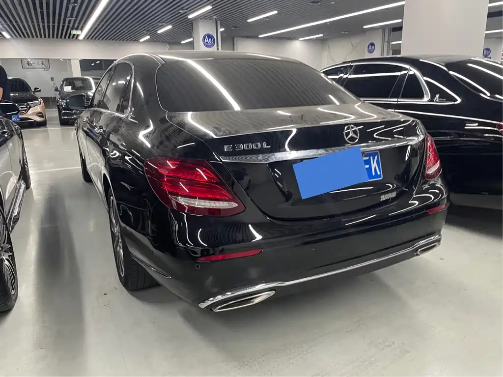 Mercedes-Benz E-Class — миниатюра 11