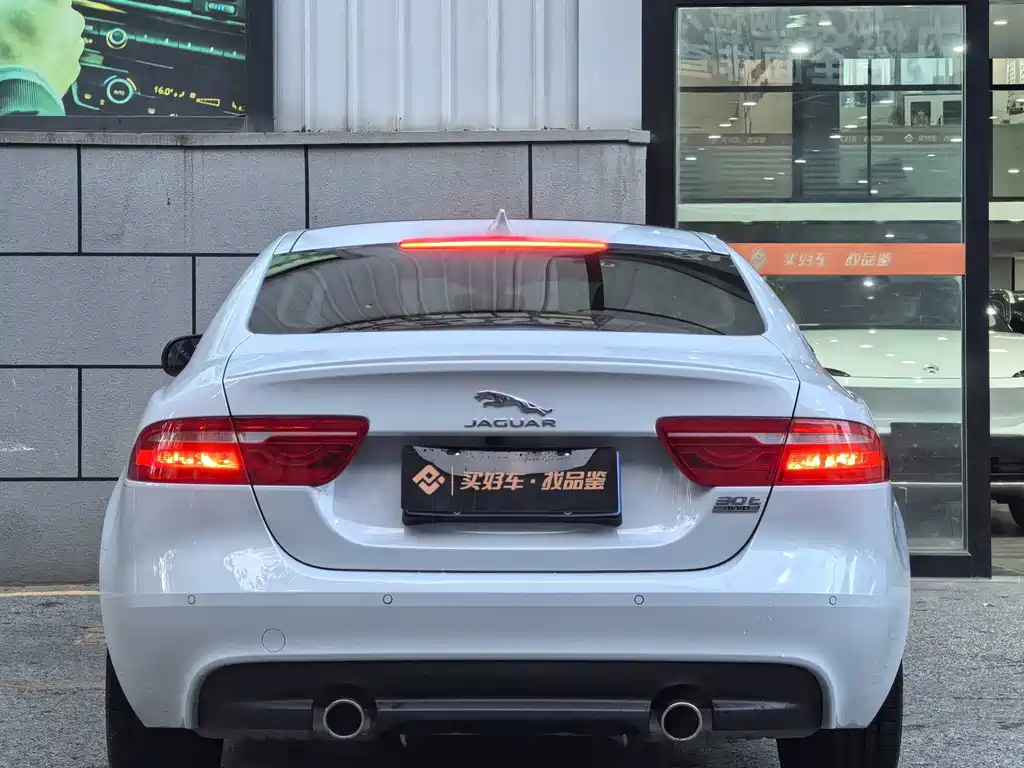 Jaguar XE — миниатюра 6
