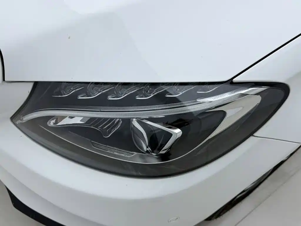 Mercedes-Benz C-Class — миниатюра 11