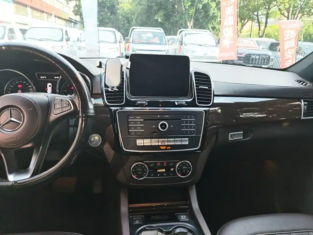 Mercedes-Benz GLS — миниатюра 13