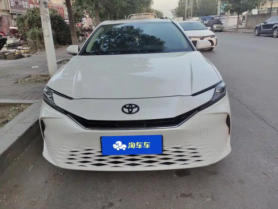 Toyota Camry — миниатюра 2