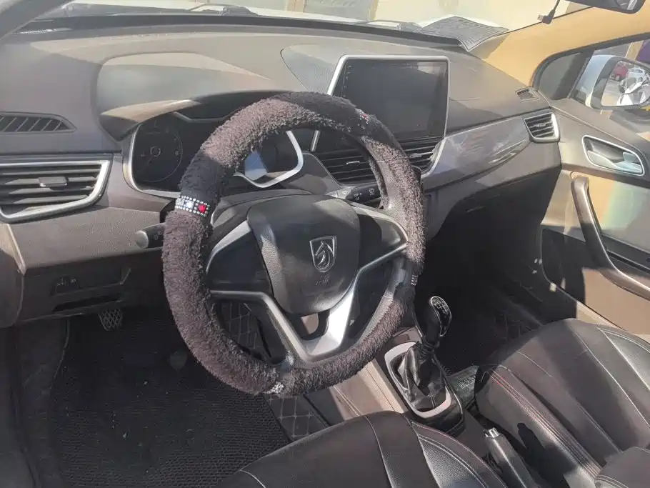 Baojun 310W — миниатюра 12