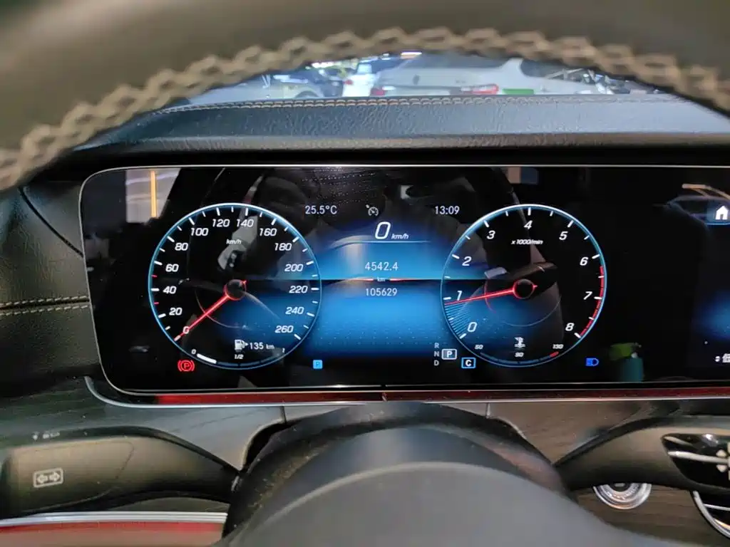 Mercedes-Benz E-Class — миниатюра 12