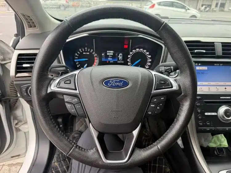 Ford Mondeo — миниатюра 6
