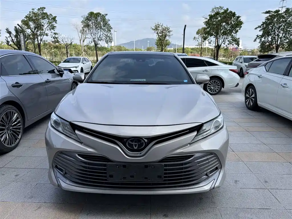 TOYOTA CAMRY