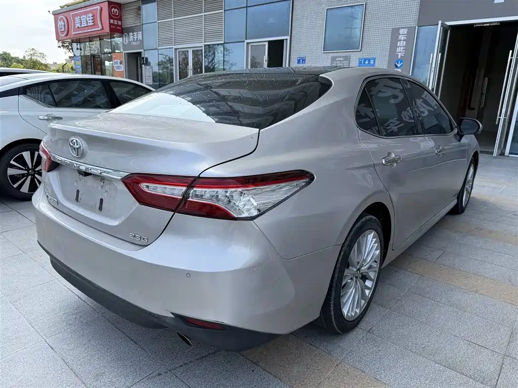 TOYOTA CAMRY