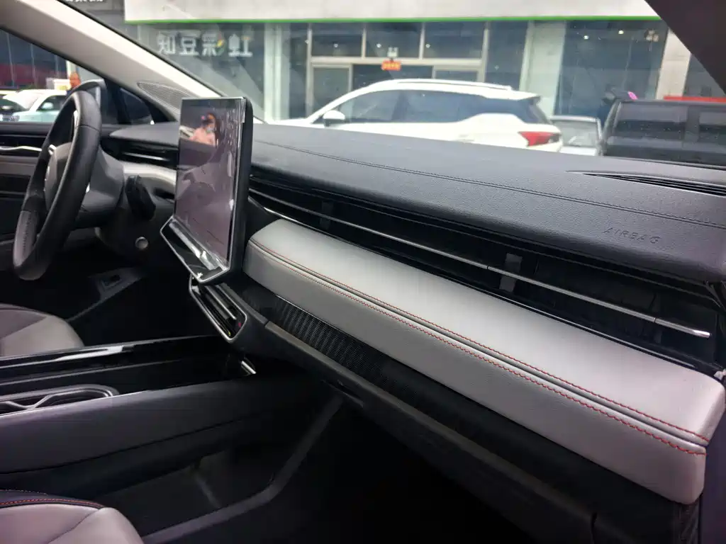 VOLKSWAGEN ID.7 VIZZION