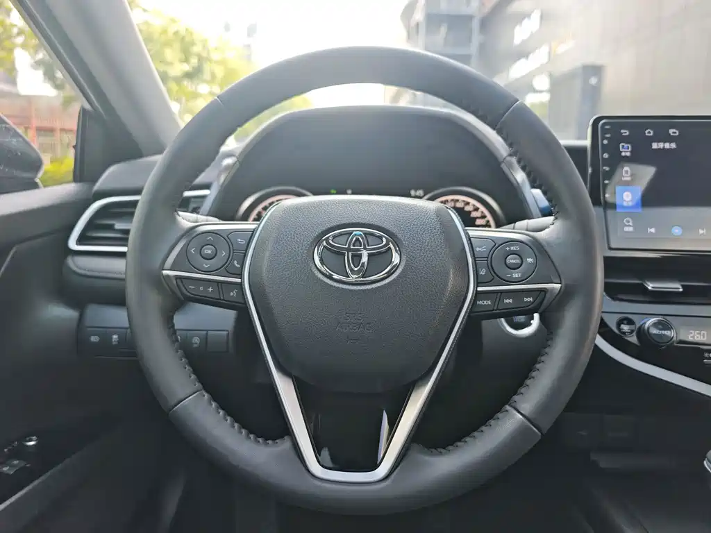 Toyota Camry — миниатюра 8