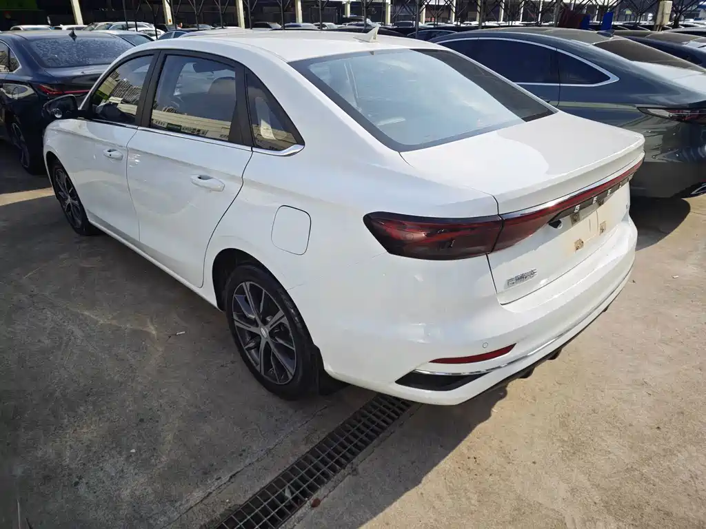 Geely Emgrand — миниатюра 15