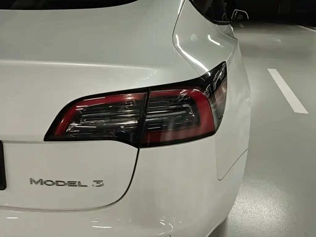 Tesla Model 3 — миниатюра 8