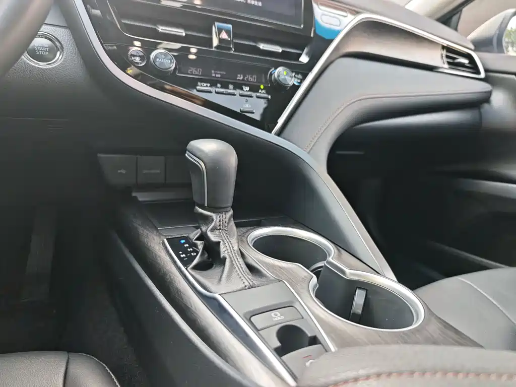 Toyota Camry — миниатюра 14
