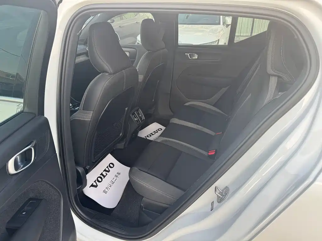 Volvo XC40 — миниатюра 4