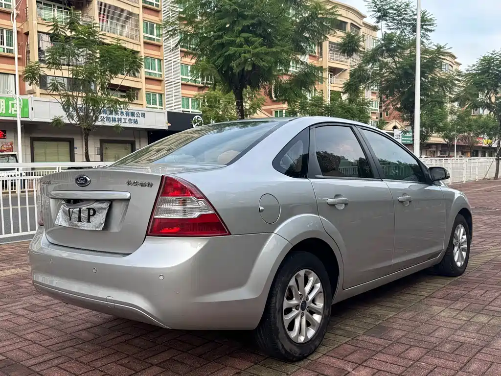 Ford Focus 2013 1.8L MT