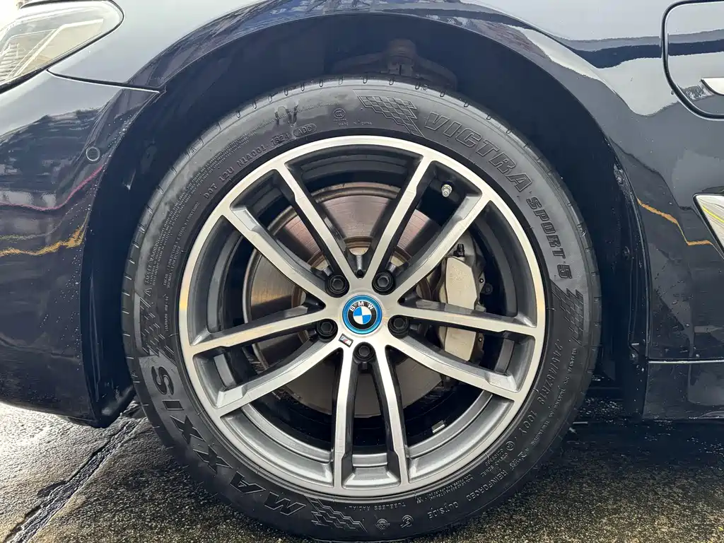 BMW 5 Series New Energy — миниатюра 21