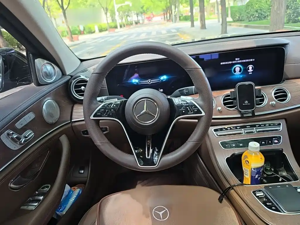 Mercedes-Benz E-Class — миниатюра 6