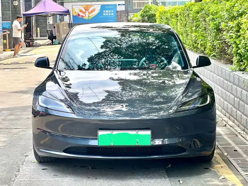 Tesla Model 3 — миниатюра 2