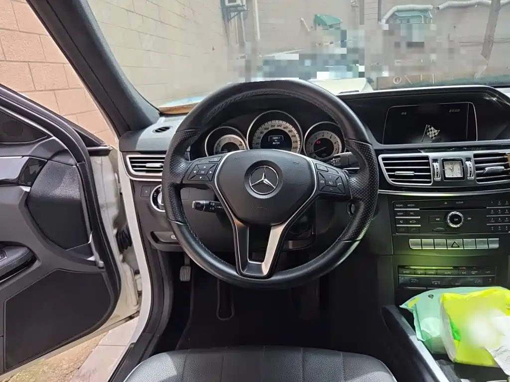 Mercedes-Benz E-Class — миниатюра 3