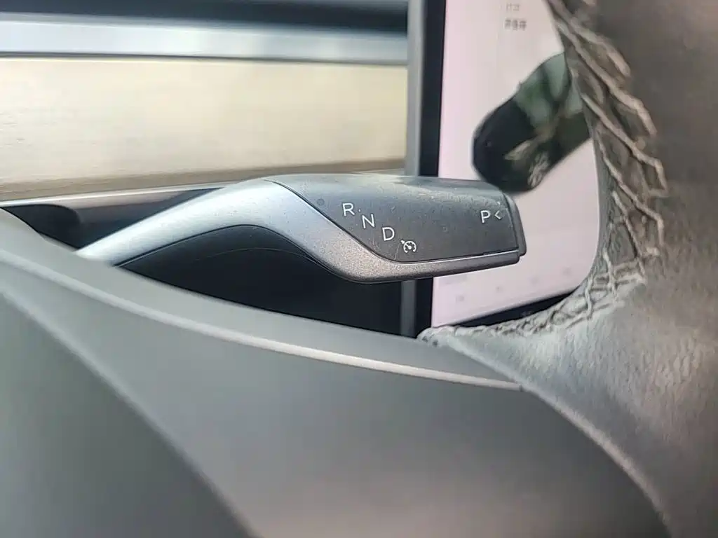 Tesla Model Y — миниатюра 14