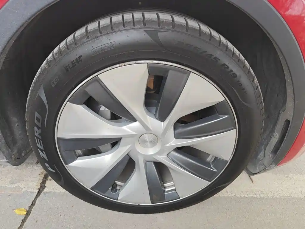 Tesla Model Y — миниатюра 22