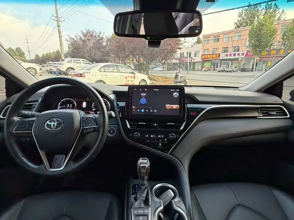 Toyota Camry — миниатюра 9