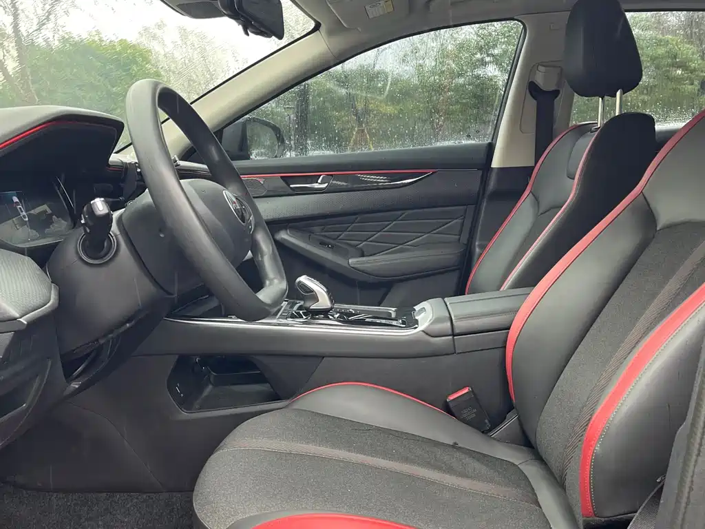 DONGFENG YI HYUN MAX