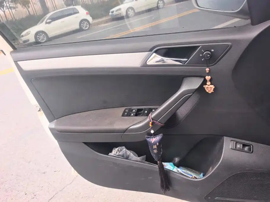 Volkswagen Jetta — миниатюра 7