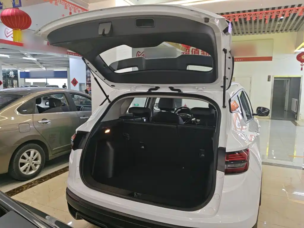 Geely Binyue — миниатюра 19