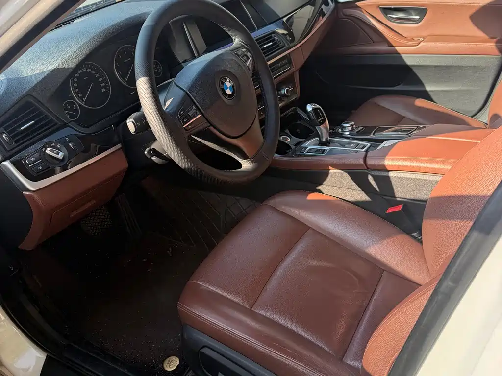 BMW 5 Series — миниатюра 2