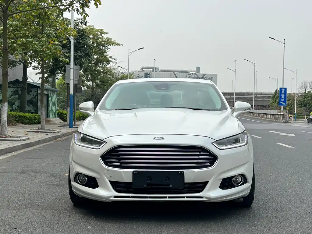 Ford Mondeo 2013 2.0L GTDi200 Fashion