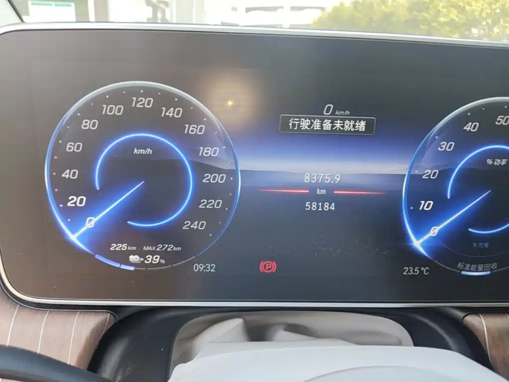 Mercedes-Benz EQE SUV — миниатюра 16