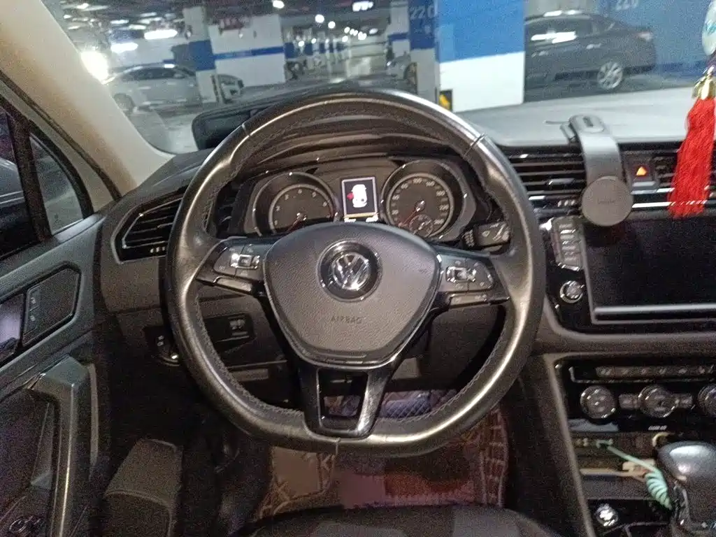 Volkswagen Tiguan L — миниатюра 3